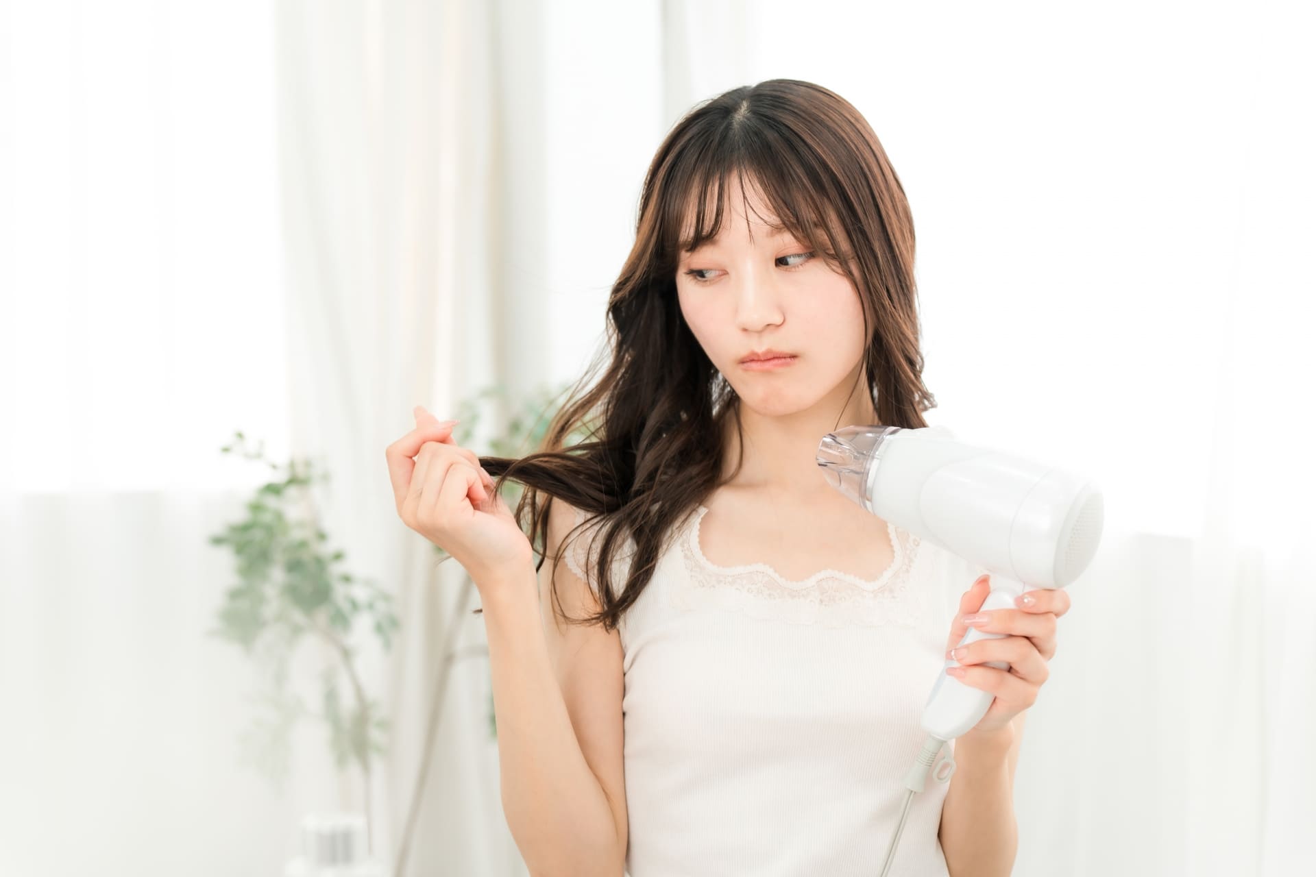 髪の毛の切れ毛を根本から改善！プロが教える原因別対策と髪質再生術