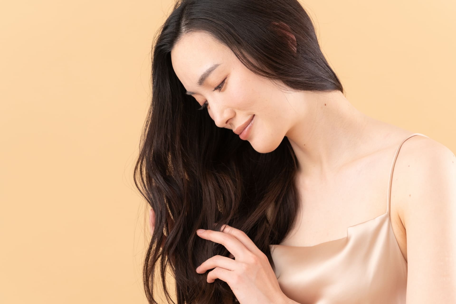 髪質改善は「根本」で決まる！根元からのケアで一生モノの艶髪へ